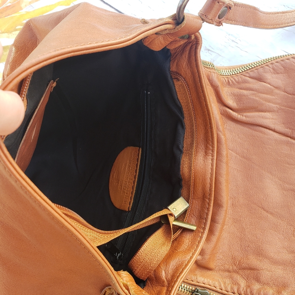 Vera Pelle Leather Crossbody Bag View 6